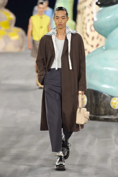 Look 11